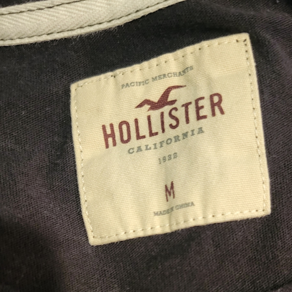 Hollister size medium. Black with hot pink bird - Picture 3 of 3